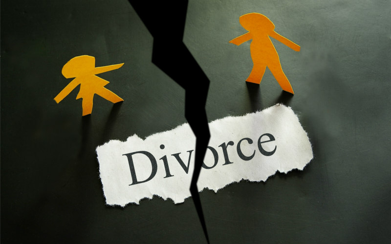 Divorce figures at 40 year low as more couple choose to Cohabit